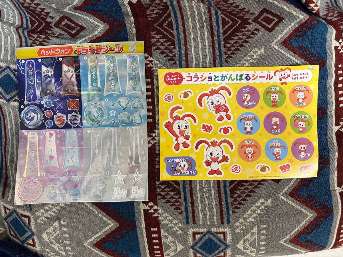 1年生準備スタートボックス付属のヘッドフォン用キラキラシールと「コラショとがんばるシール」