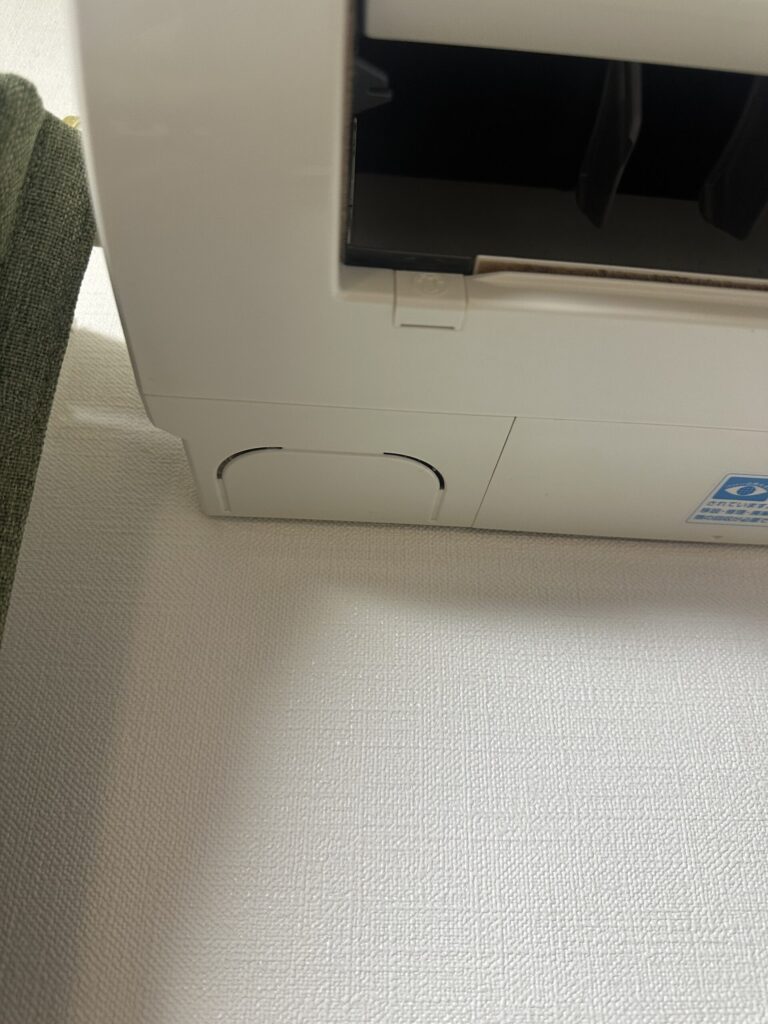 エアコン内部で水があふれている様子