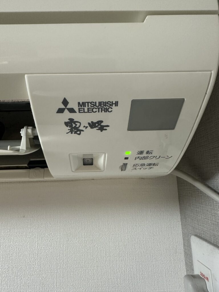 電子部品が多く入っているエアコン内部