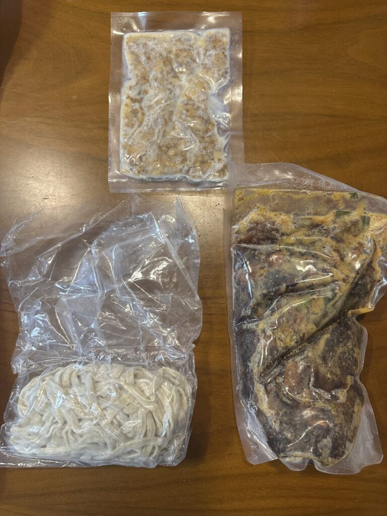宅麺.comから届いたすず鬼スタ満ソバの冷凍スープ・麺・具材